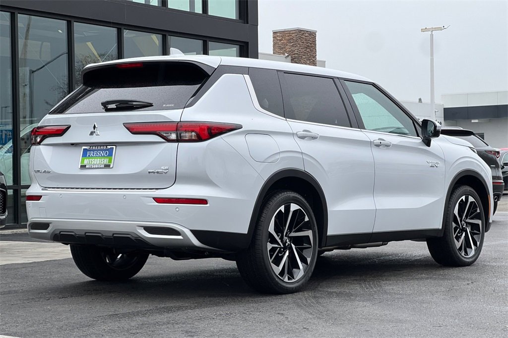 New 2025 Mitsubishi Outlander SE image 5