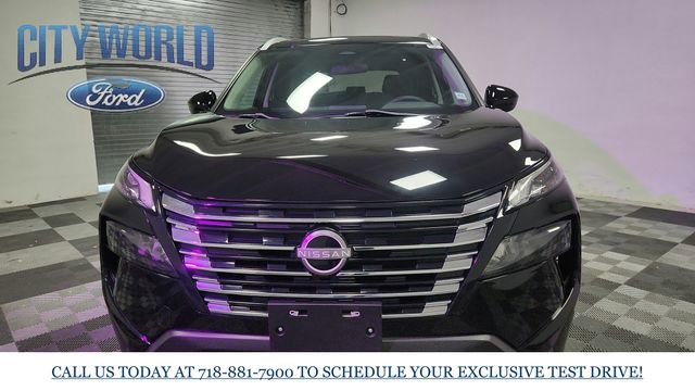 Used 2024 Nissan Rogue SV w/ SV Premium Package image 3