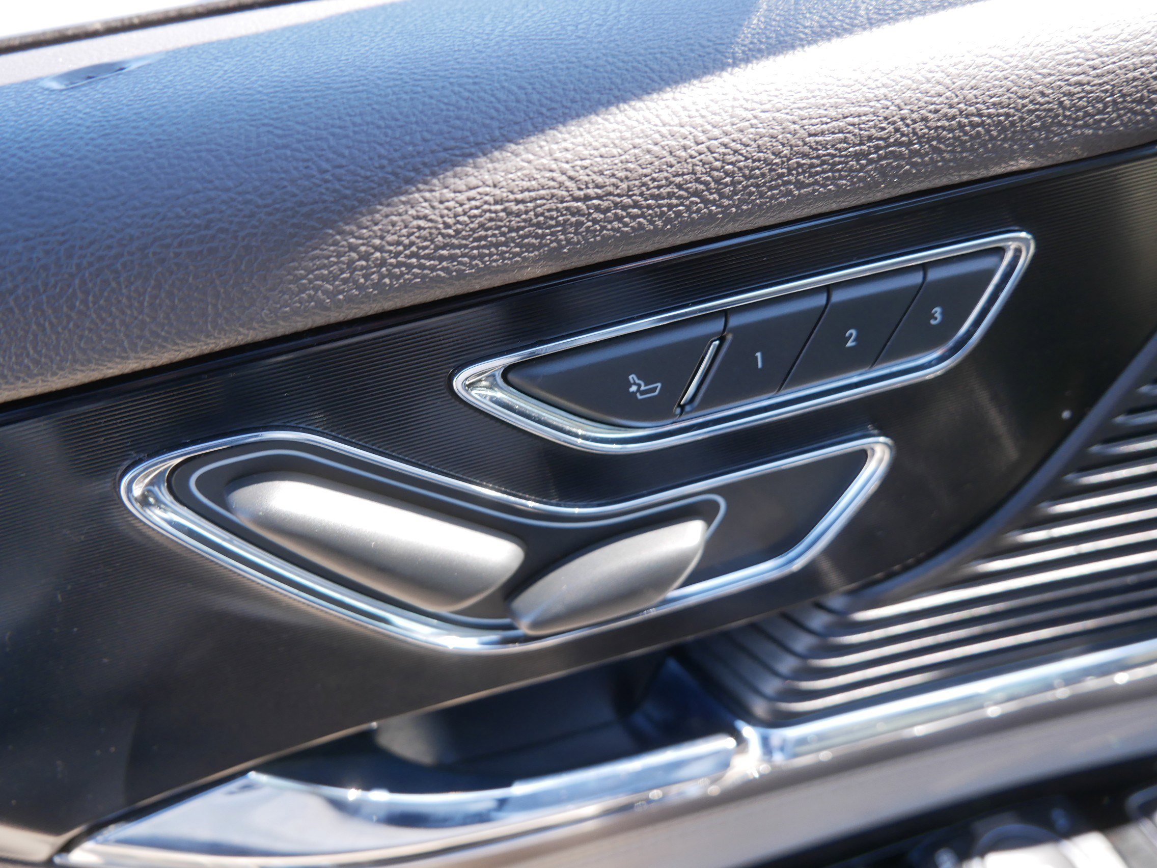 Used 2021 Lincoln Corsair AWD w/ Premium Package image 23