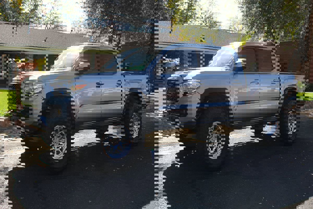 Used 2017 Toyota Tacoma TRD Off-Road image 37