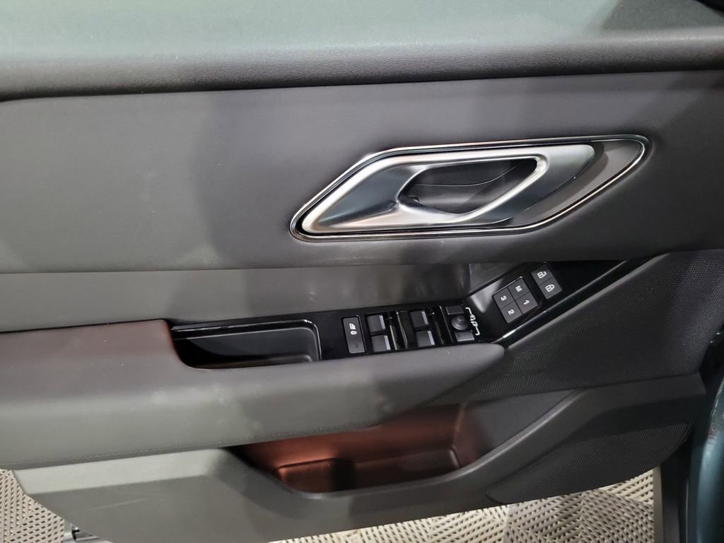 Used 2026 Land Rover Range Rover Velar S AWD/4WD image 14