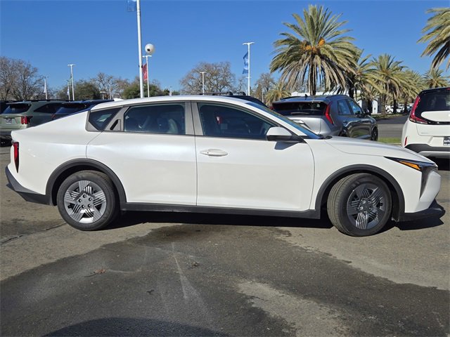 New 2025 Kia K4 LX image 4