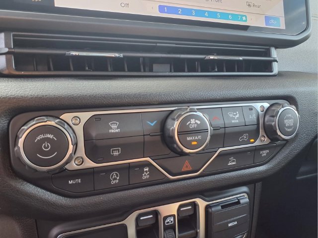 New 2026 Jeep Gladiator Sport AWD/4WD image 17
