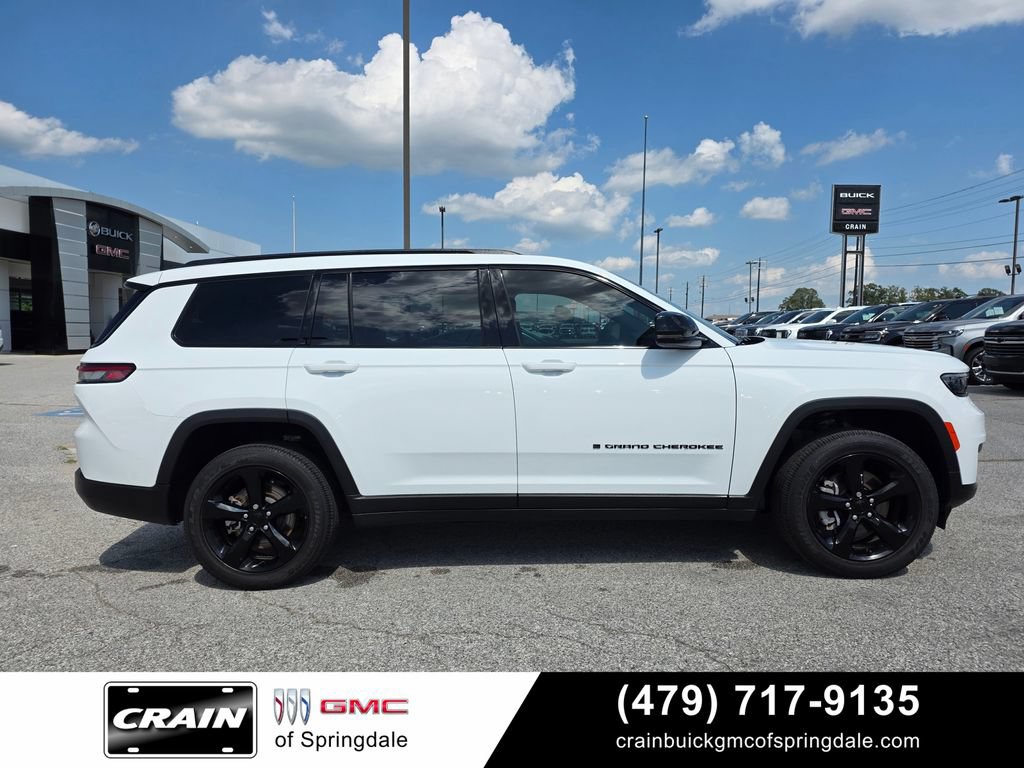 Used 2023 Jeep Grand Cherokee L Laredo AWD/4WD image 9