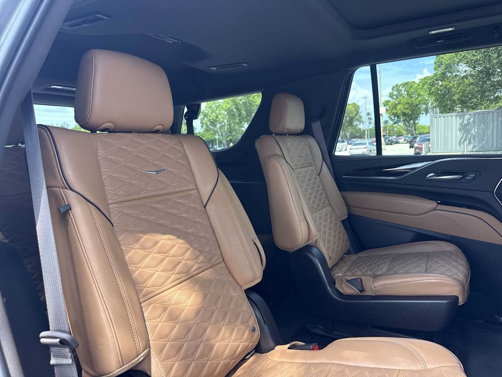 Used 2022 Cadillac Escalade Premium Luxury w/ Performance Package AWD/4WD image 26
