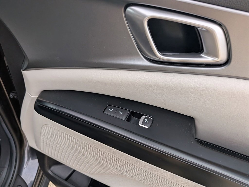 Used 2024 Kia Carnival LX image 30