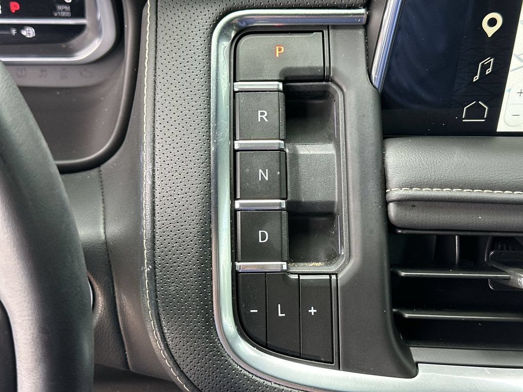 Certified 2023 GMC Yukon SLT w/ SLT Premium Package AWD/4WD image 16