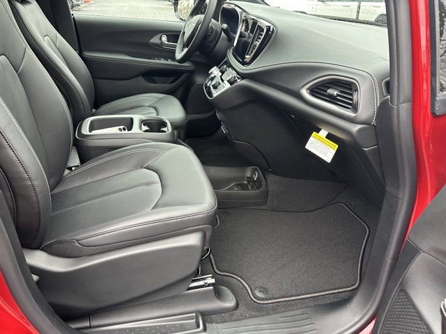 New 2026 Chrysler Pacifica Select image 14