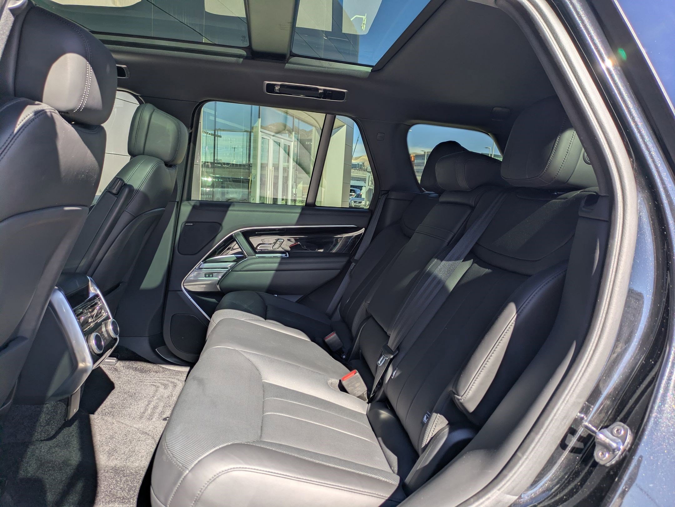 Certified 2024 Land Rover Range Rover SE image 26