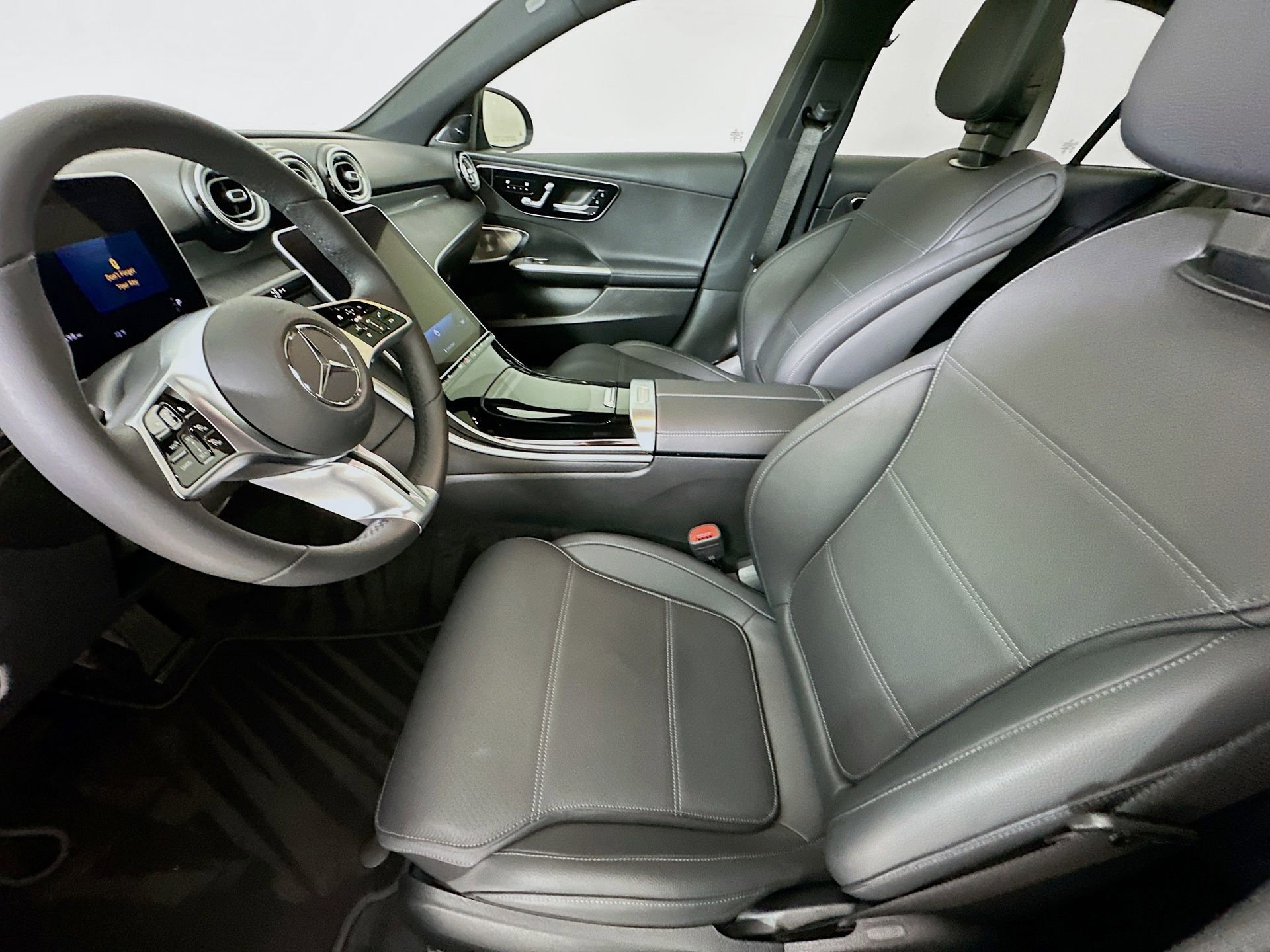 Used 2025 Mercedes-Benz C 300 Sedan image 23