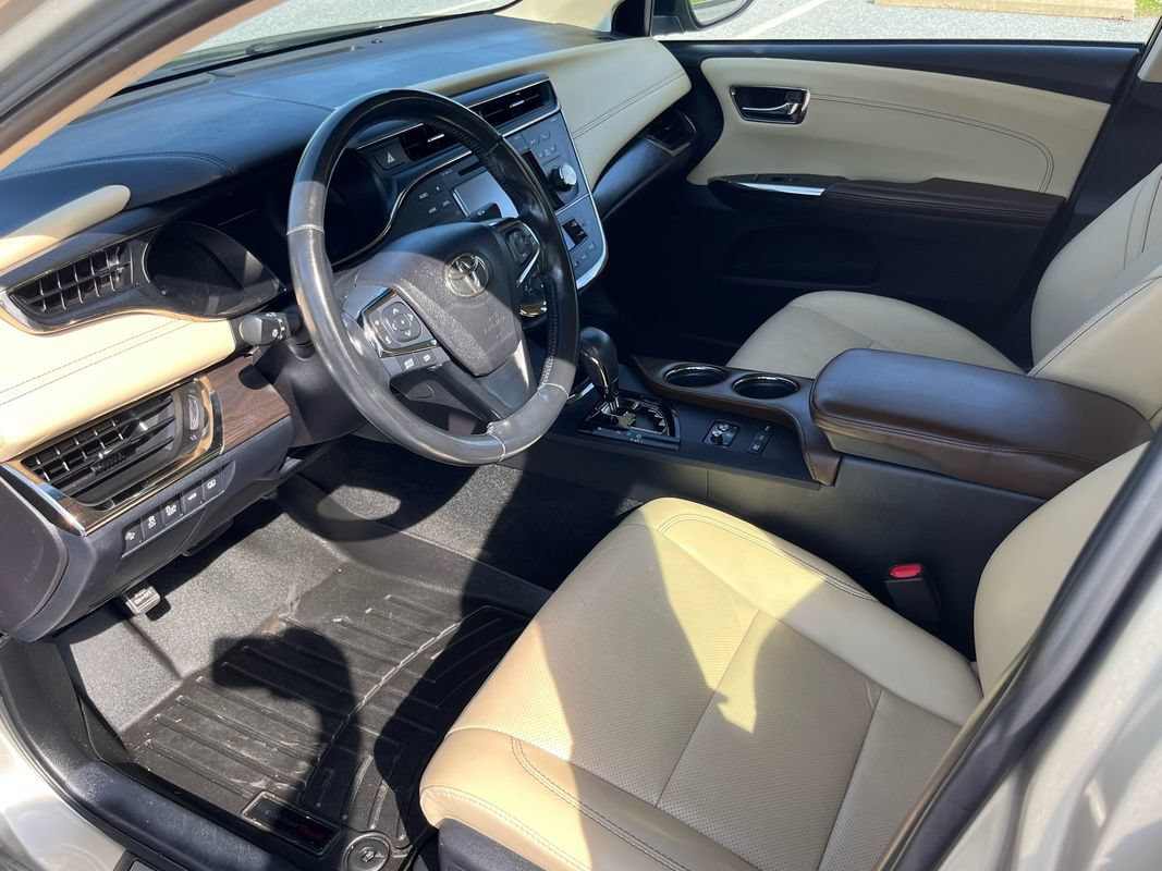 Used 2017 Toyota Avalon Limited w/ All Weather Liner Package FWD image 10