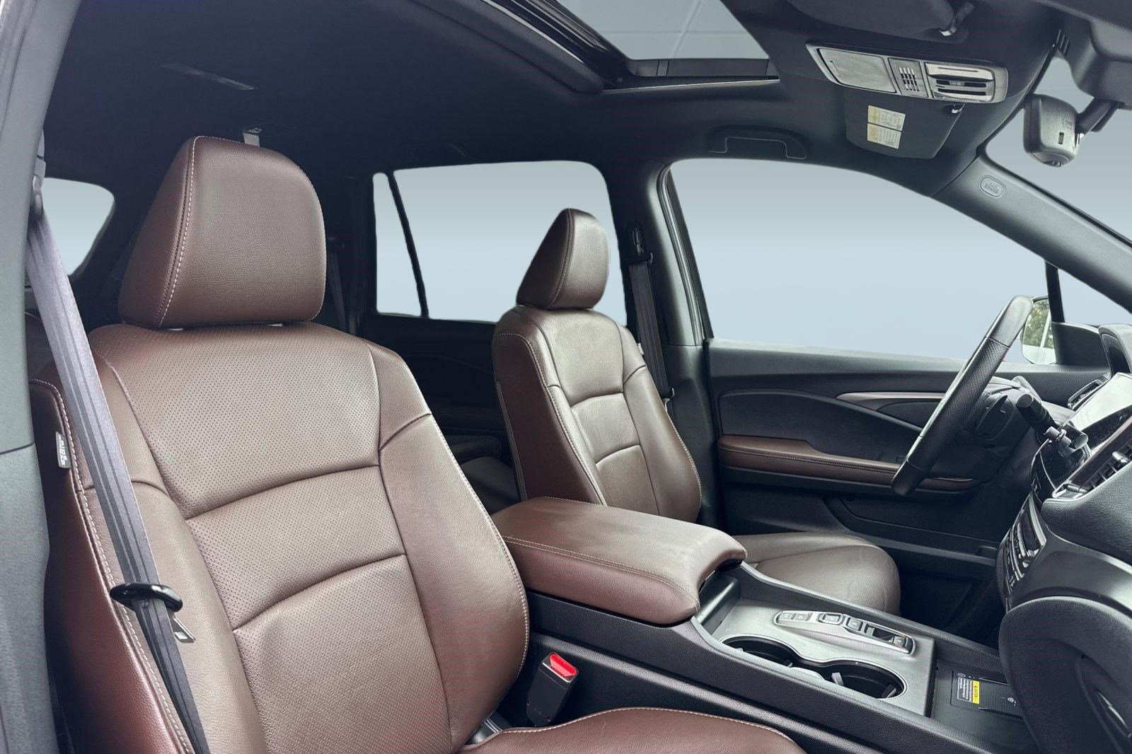 Certified 2025 Honda Passport EX-L image 31