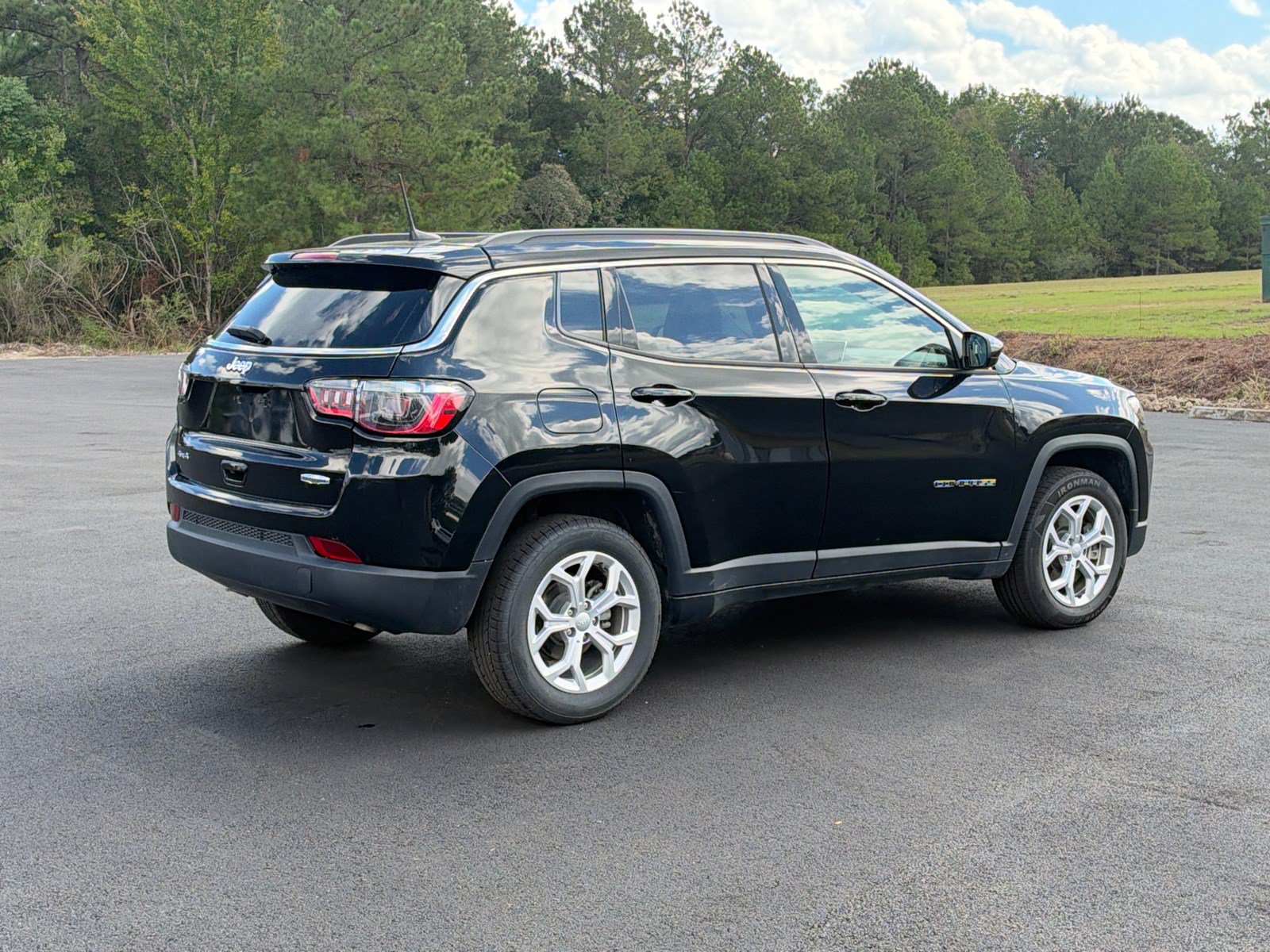 Used 2024 Jeep Compass Latitude AWD/4WD image 5
