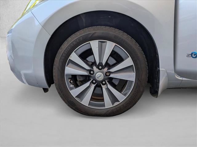 Used 2015 Nissan Leaf SL FWD image 13