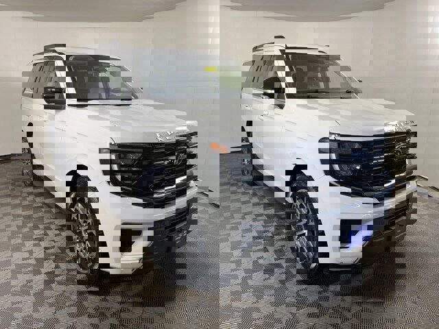 Certified 2025 Ford Expedition Active image 1