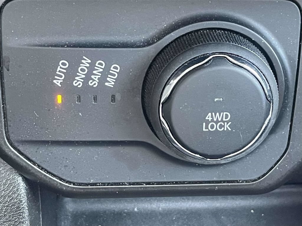 Used 2023 Jeep Renegade Latitude AWD/4WD image 31