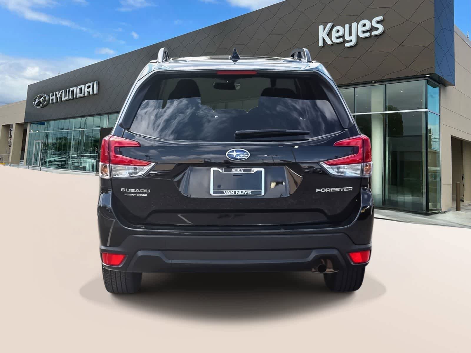 Used 2024 Subaru Forester Premium image 6