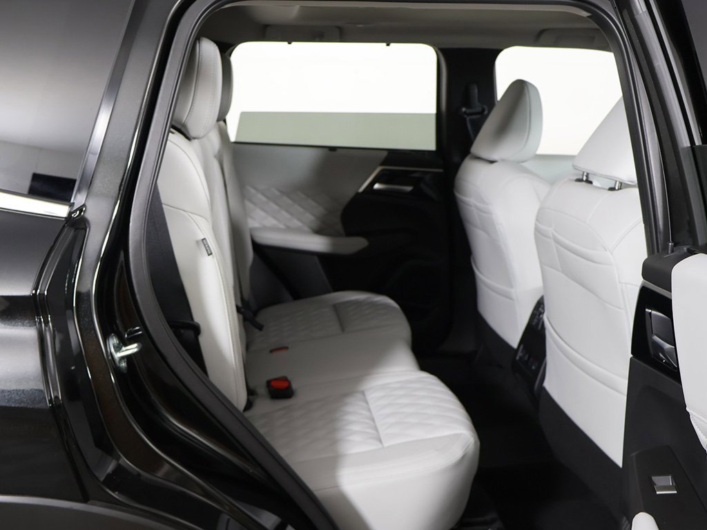 New 2025 Mitsubishi Outlander SEL image 36