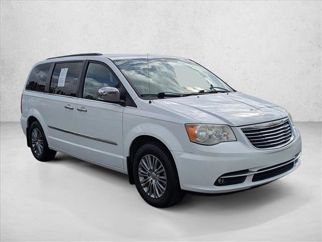 Used 2014 Chrysler Town & Country Touring-L w/ Driver Convenience Group image 3