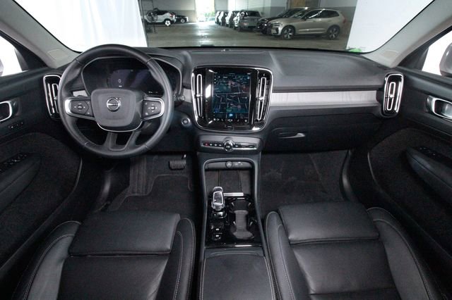 Certified 2025 Volvo XC40 B5 Core w/ Climate Package AWD/4WD image 7