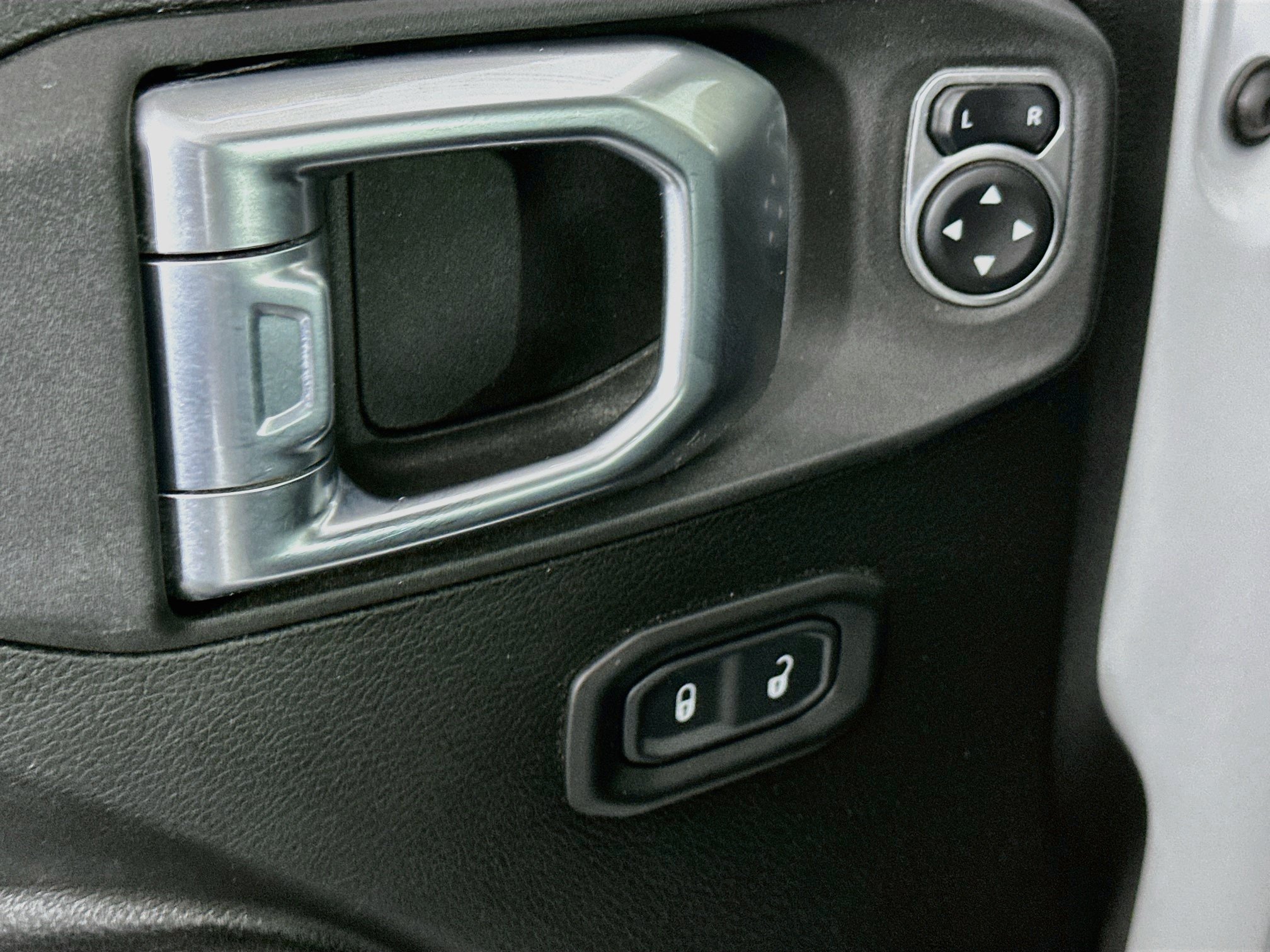 Used 2022 Jeep Gladiator Sport AWD/4WD image 15