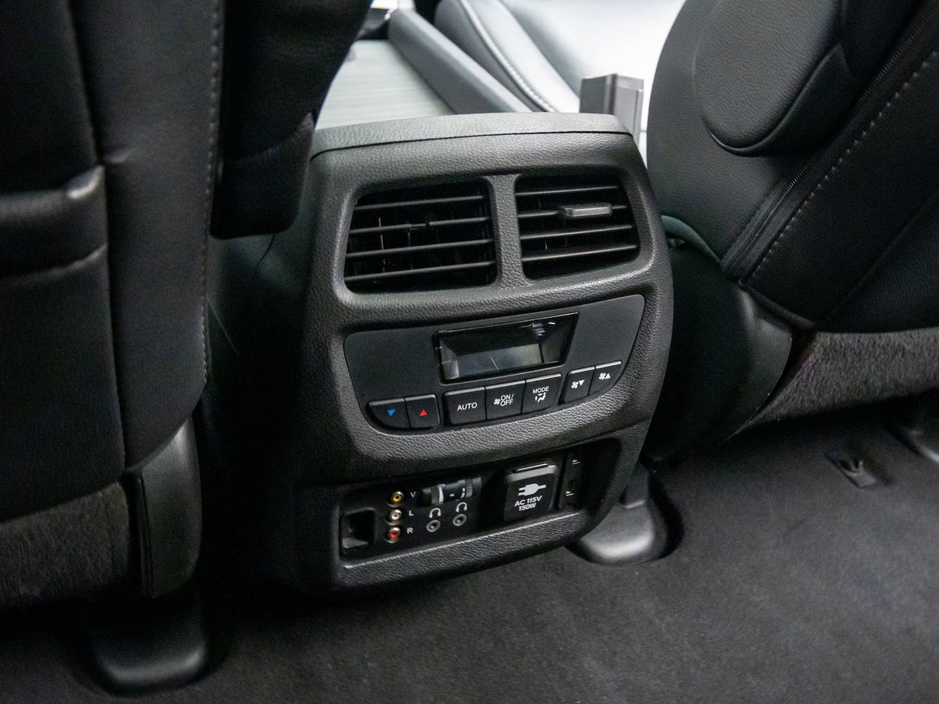 Used 2018 Honda Pilot Touring image 18