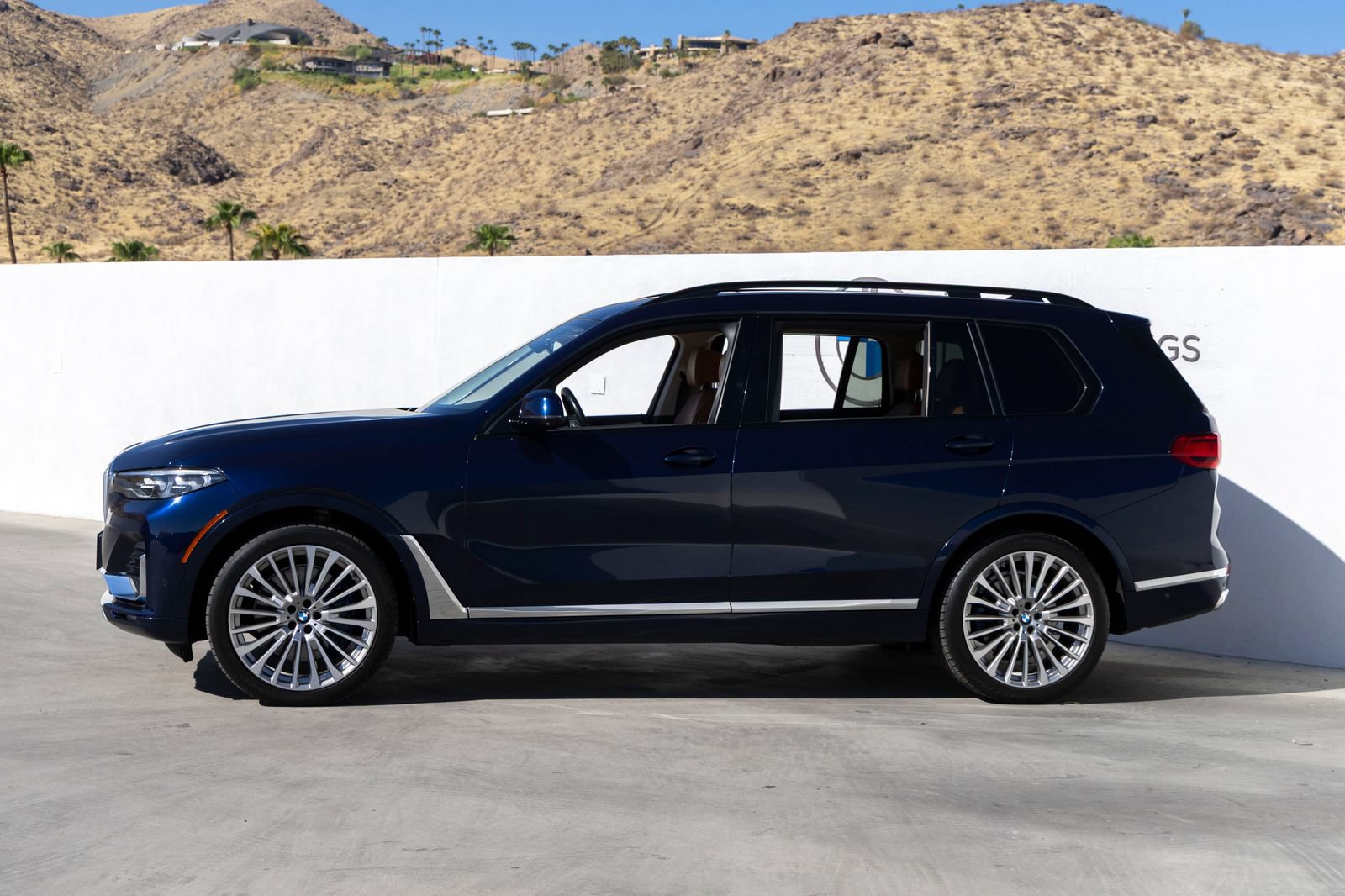Used 2022 BMW X7 xDrive40i w/ Premium Package AWD/4WD image 3