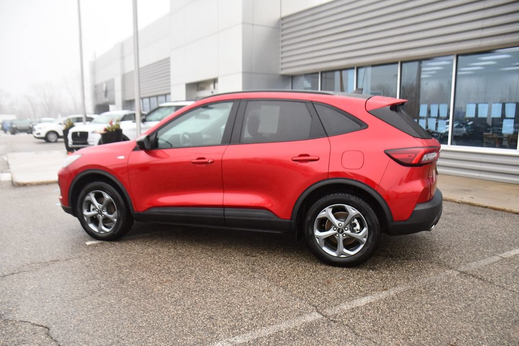 Used 2025 Ford Escape ST-Line w/ Tech Pack #1 AWD/4WD image 3