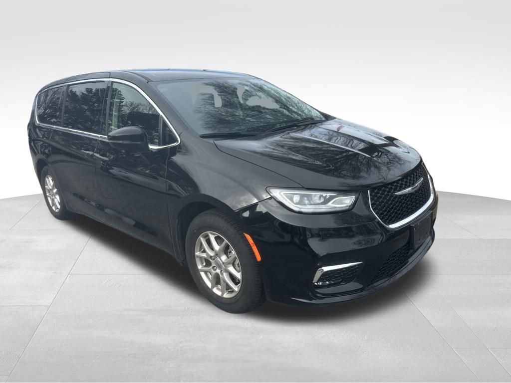 Used 2024 Chrysler Pacifica Touring-L image 28