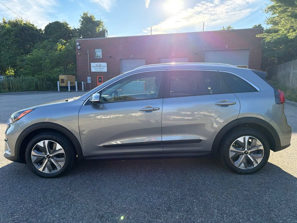 Certified 2022 Kia Niro EX Premium w/ Cold Weather Package FWD image 3