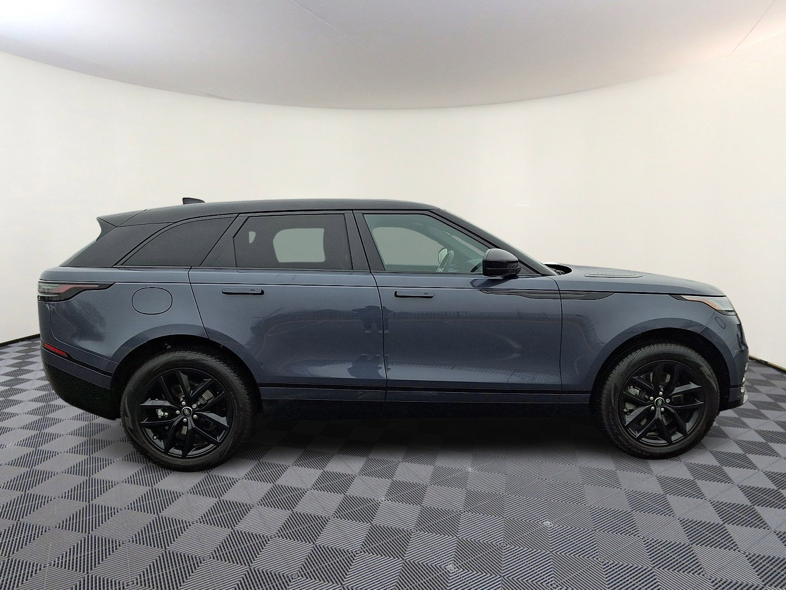 Used 2025 Land Rover Range Rover Velar Dynamic SE image 6
