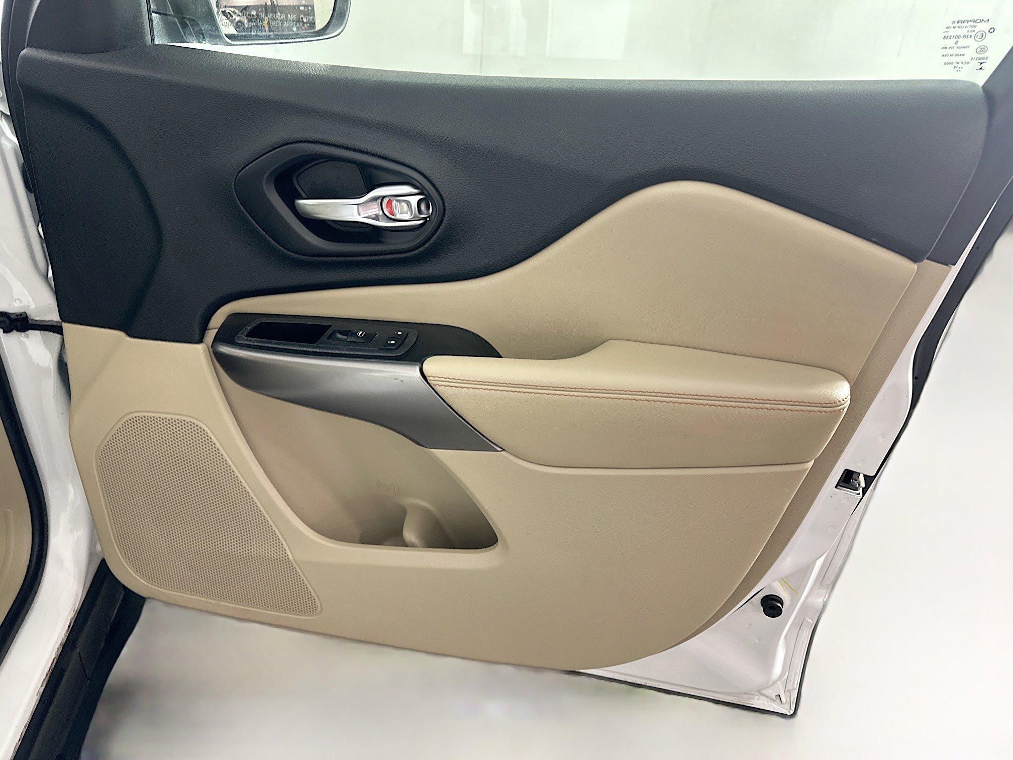 Used 2019 Jeep Cherokee Latitude w/ Popular Appearance Group image 29