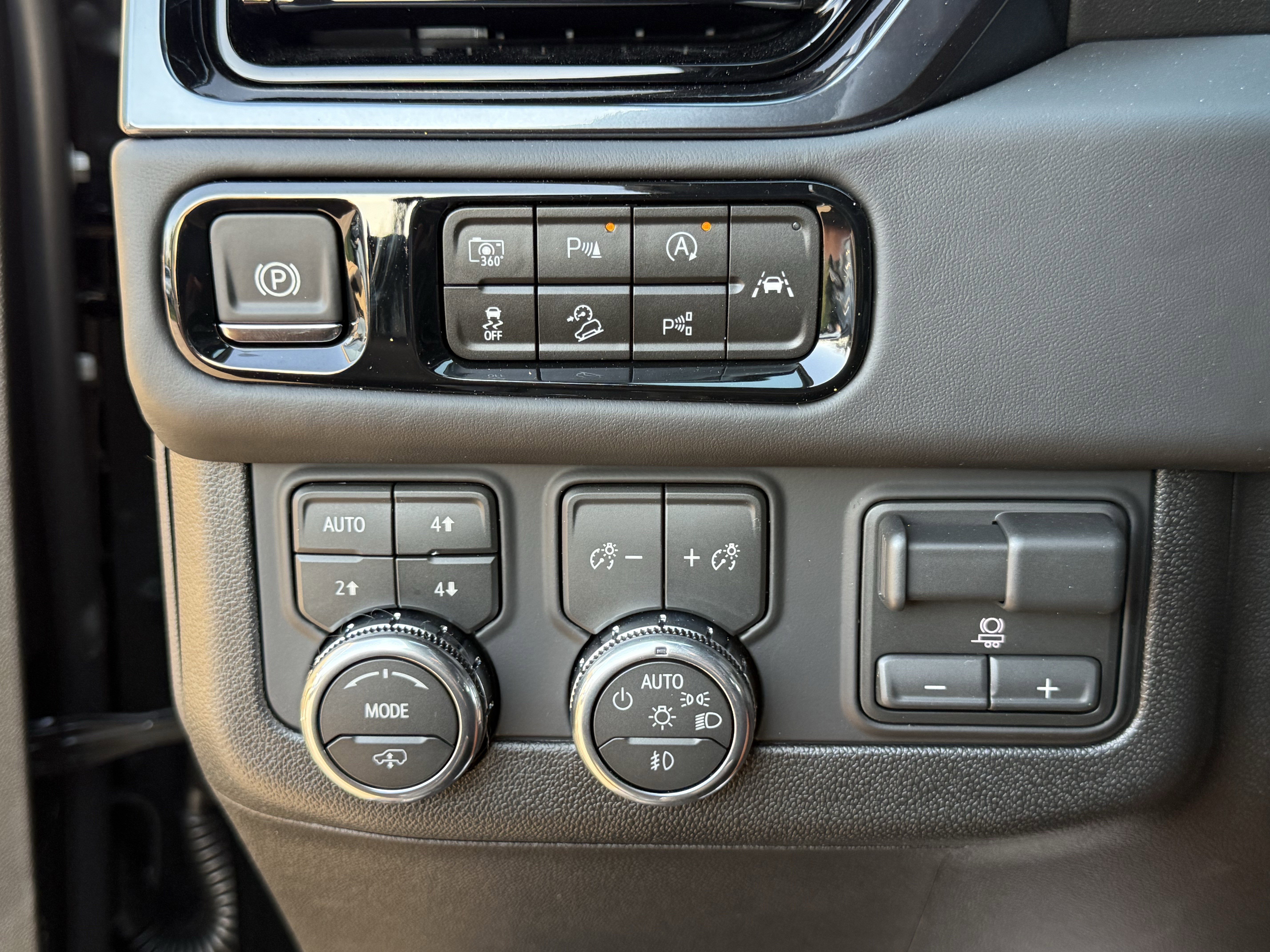 New 2026 GMC Yukon XL AT4 Ultimate w/ LPO, Floor Liner Package image 19