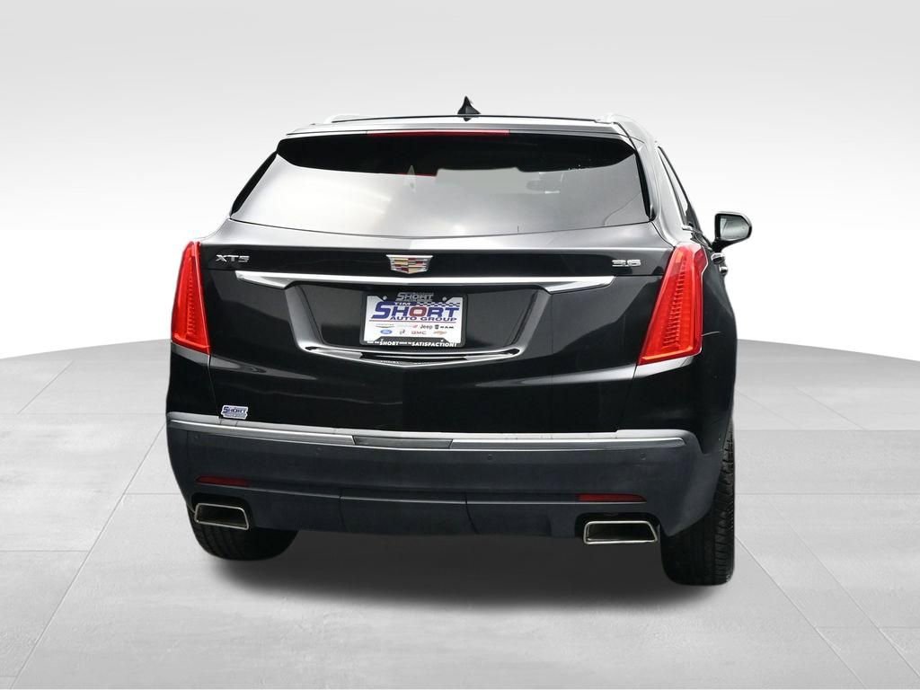 Used 2018 Cadillac XT5 Premium Luxury w/ Driver Assist Package AWD/4WD image 4