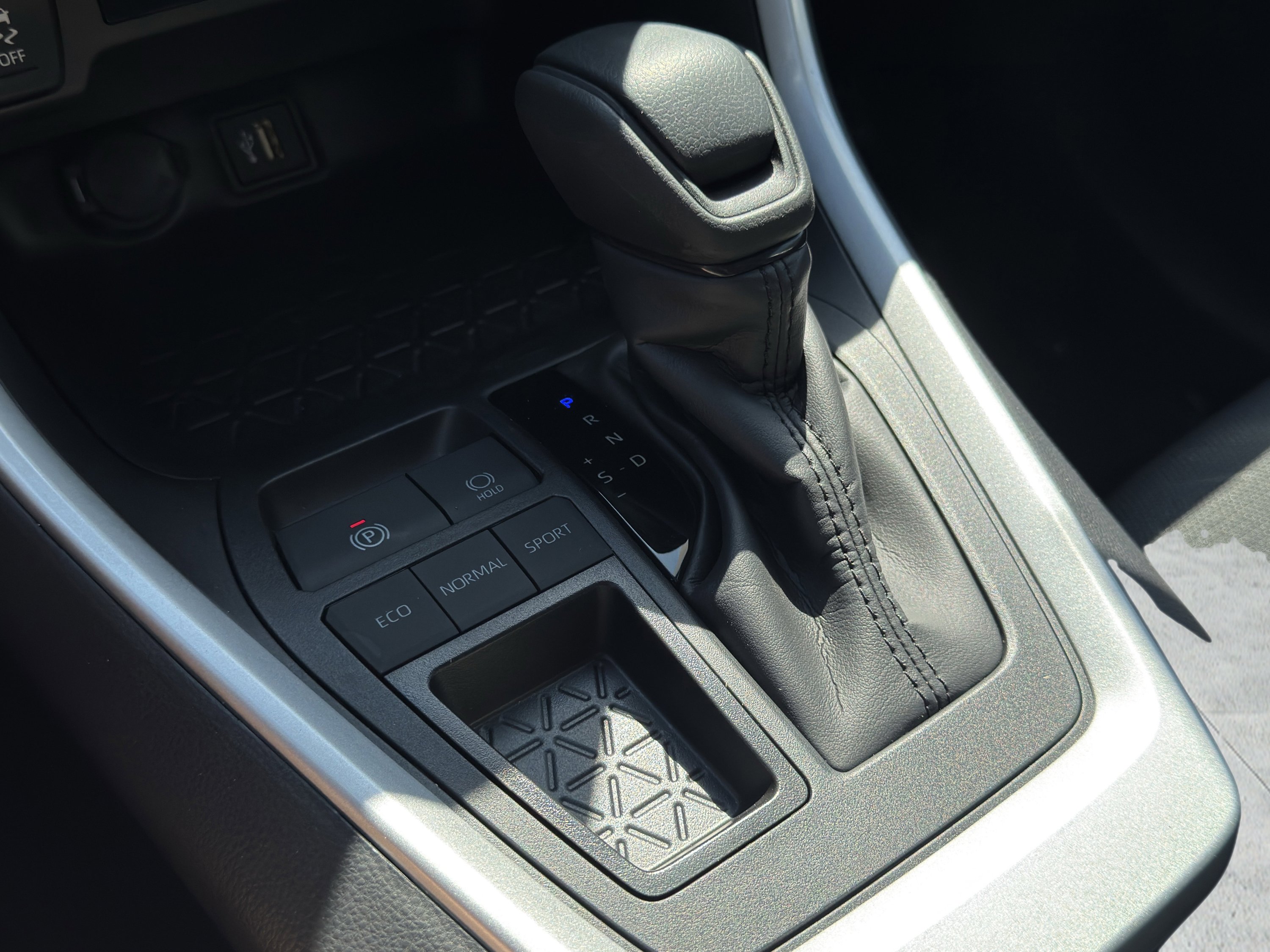 Used 2025 Toyota RAV4 XLE image 46