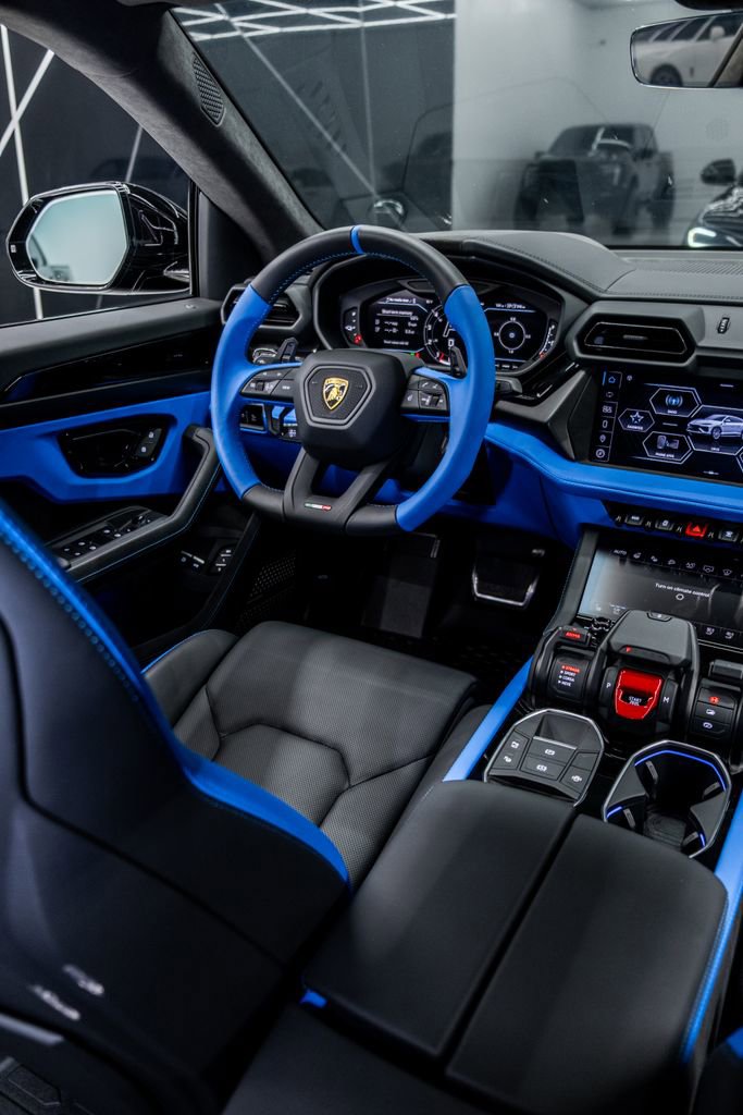 Used 2025 Lamborghini Urus SE image 32