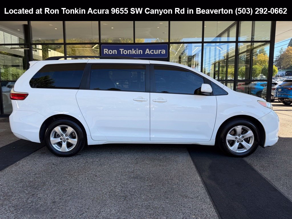 Used 2017 Toyota Sienna LE FWD image 8