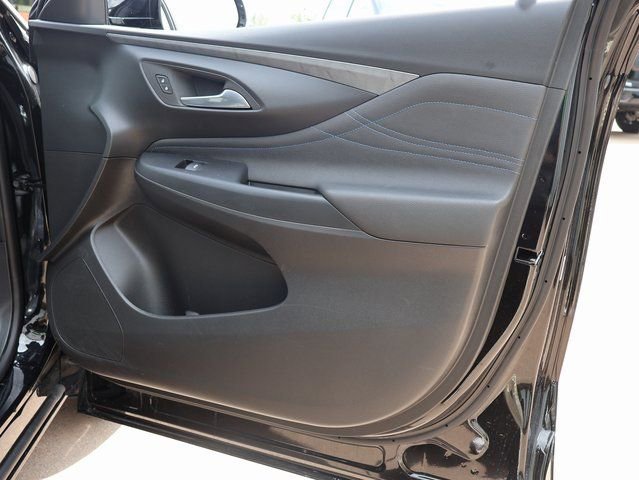 Used 2025 Buick Envista Sport Touring image 12
