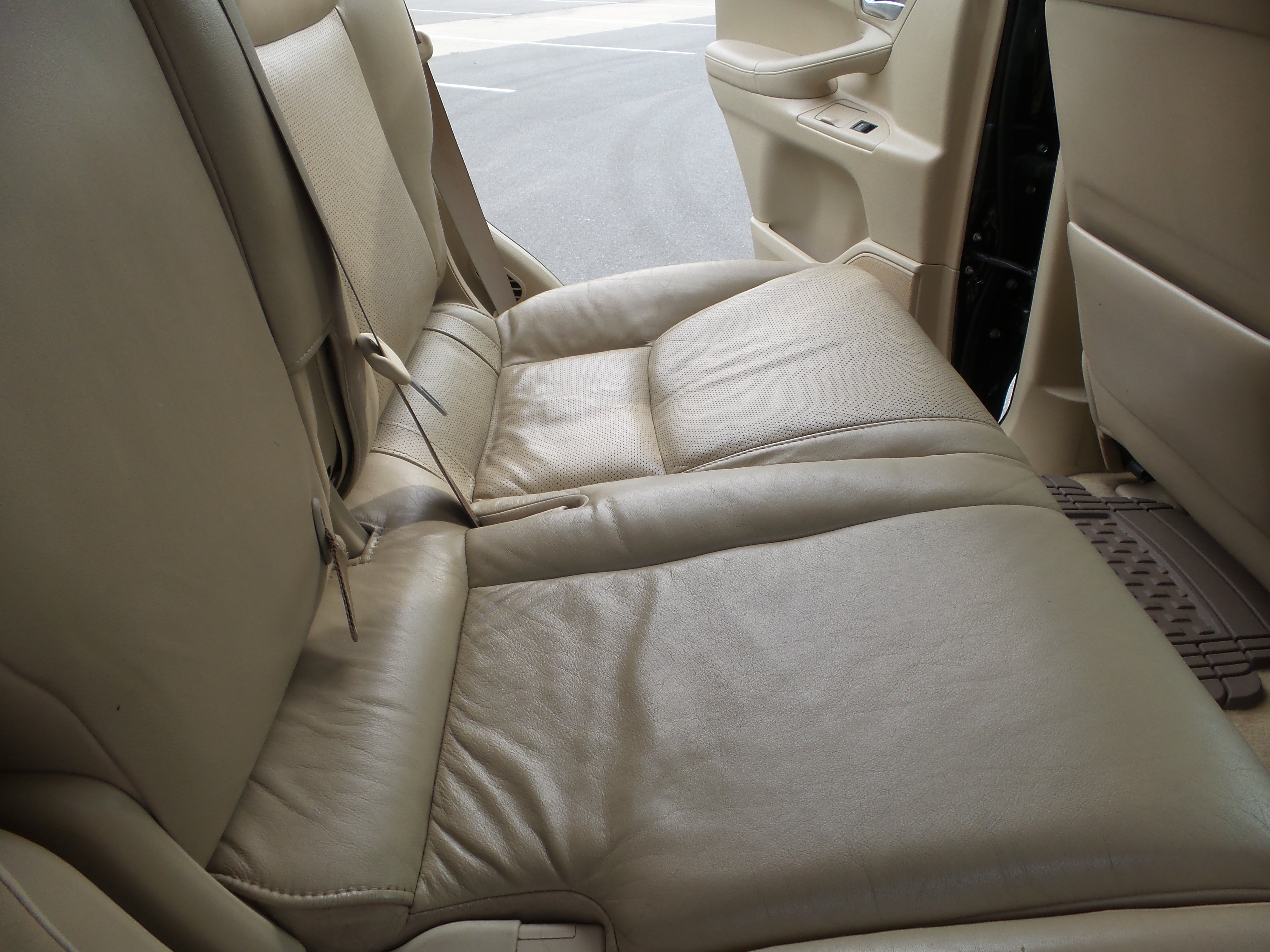 Used 2011 Lexus LX 570 4WD image 46
