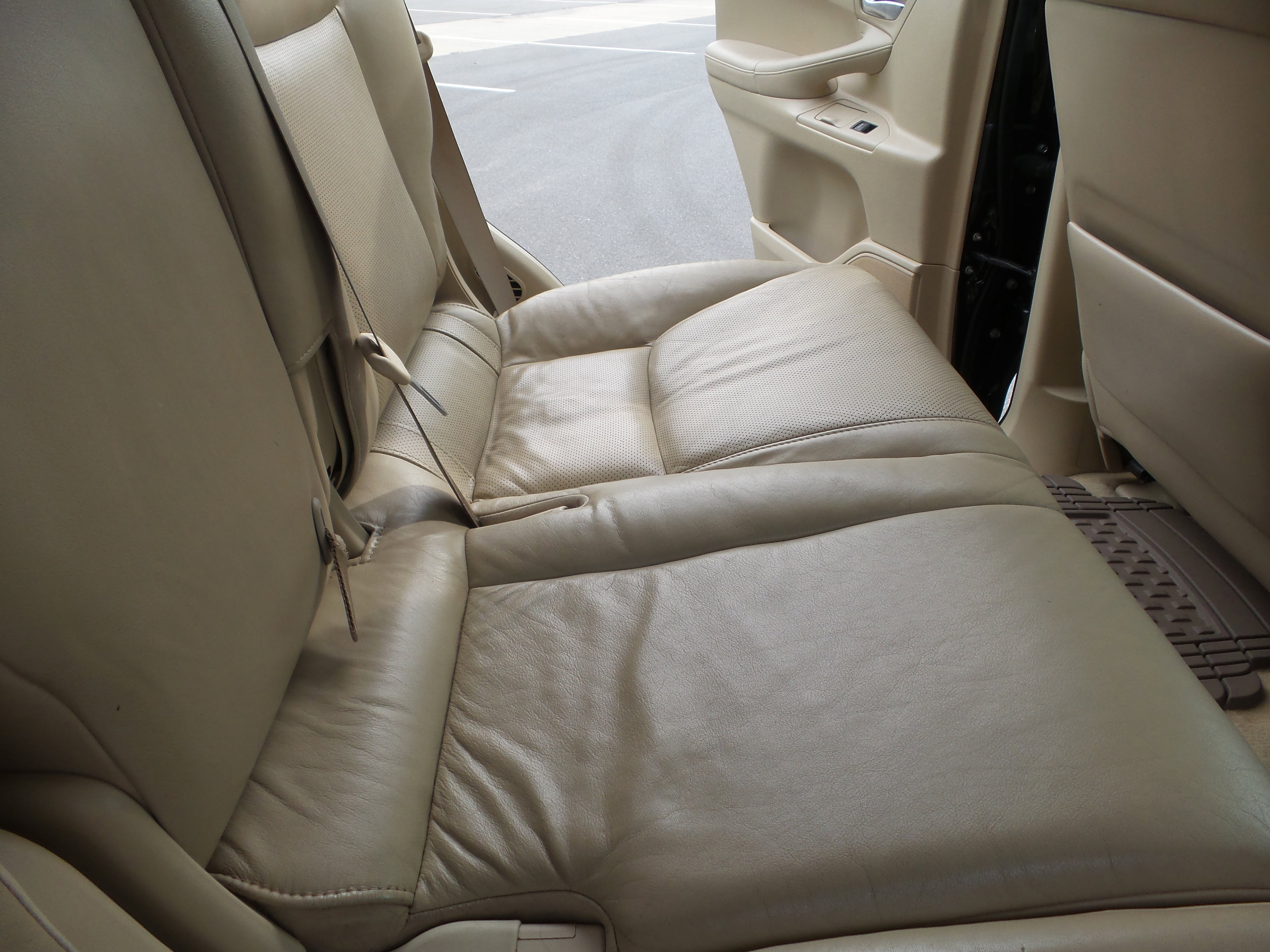 Used 2011 Lexus LX 570 4WD image 46
