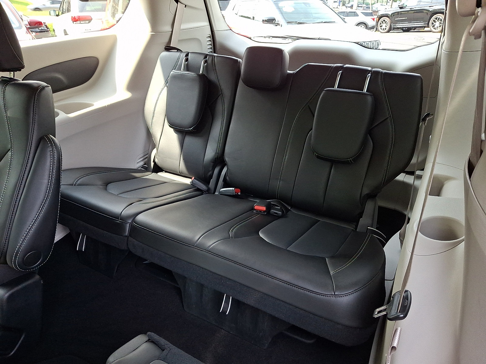 Used 2023 Chrysler Pacifica Touring-L AWD/4WD image 11