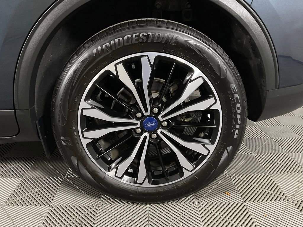 Certified 2022 Ford Escape SE w/ SE Sport Appearance Package image 10