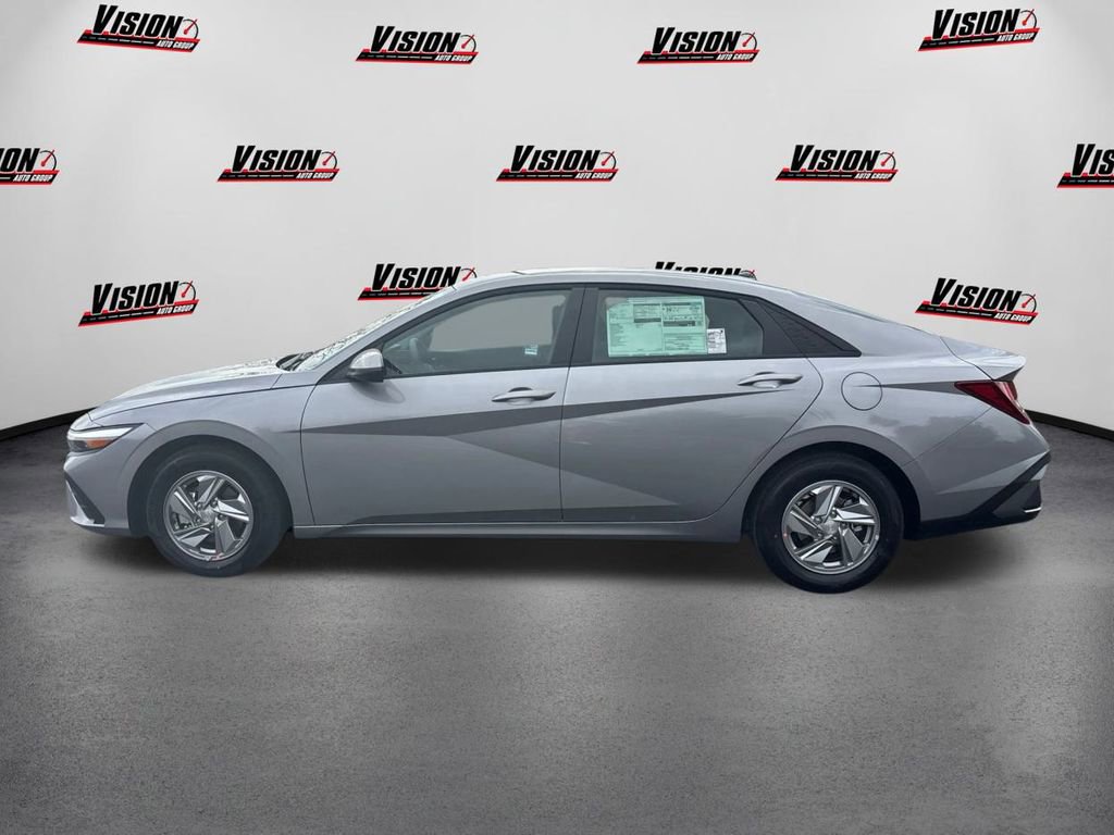 New 2025 Hyundai Elantra SE image 8
