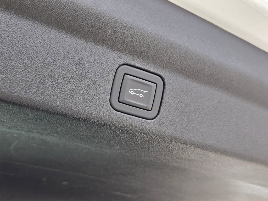 Certified 2025 Cadillac Escalade IQ Luxury 2 w/ LPO, Premium Carpet Package image 32