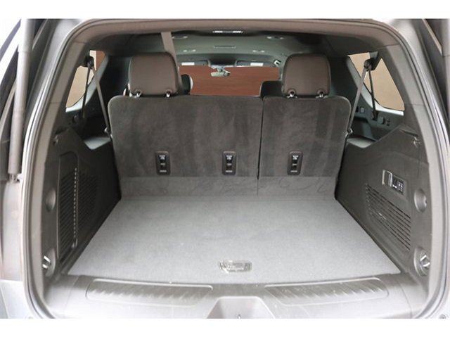 Used 2022 GMC Yukon XL SLT w/ SLT Luxury Package image 15