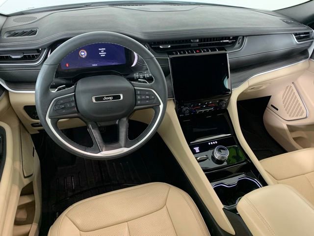 Used 2023 Jeep Grand Cherokee Limited w/ Luxury Tech Group II AWD/4WD image 23