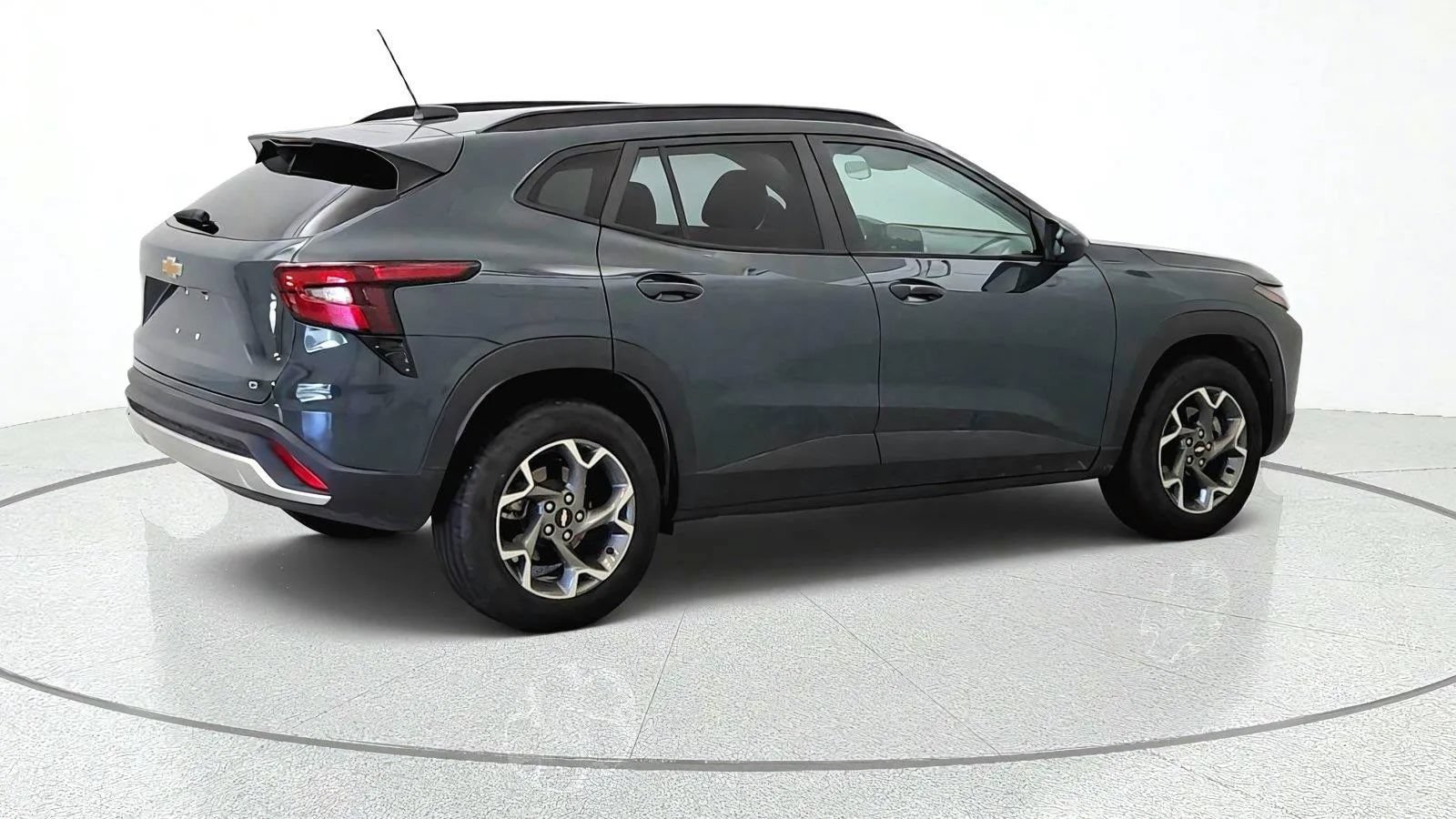 Used 2025 Chevrolet Trax LT w/ Driver Confidence Package FWD image 9