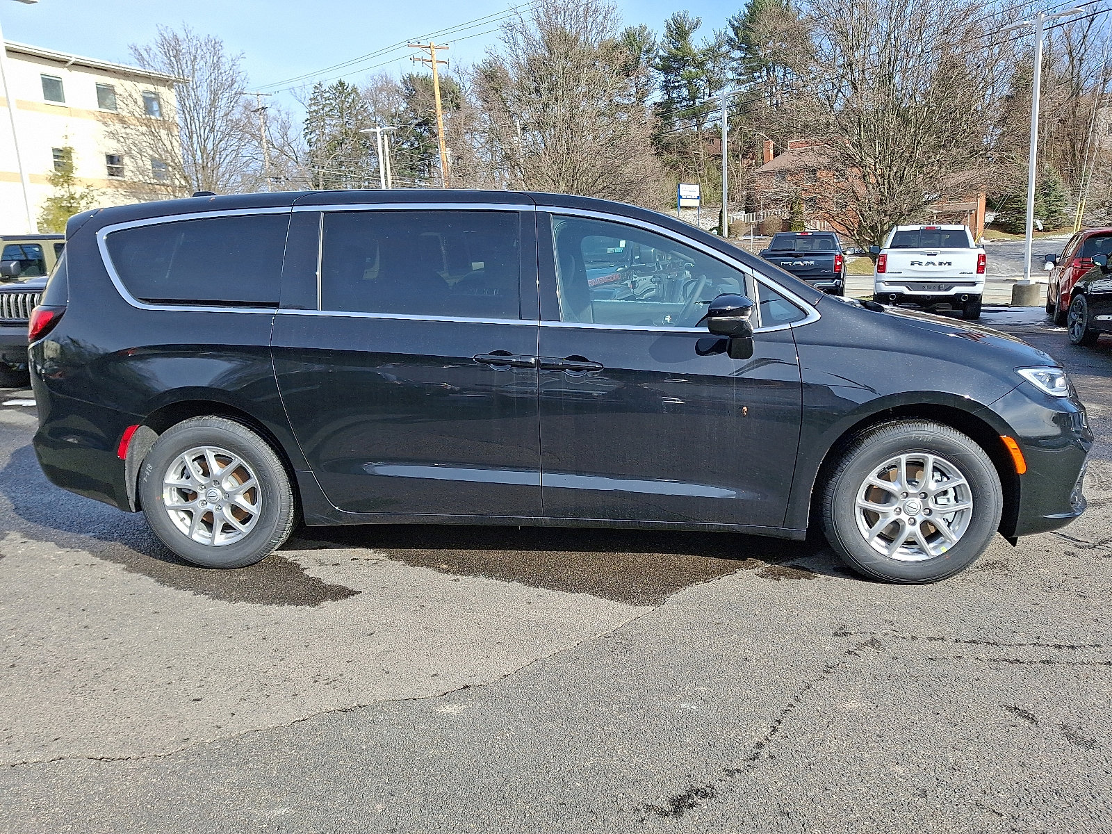 New 2026 Chrysler Pacifica Select image 7