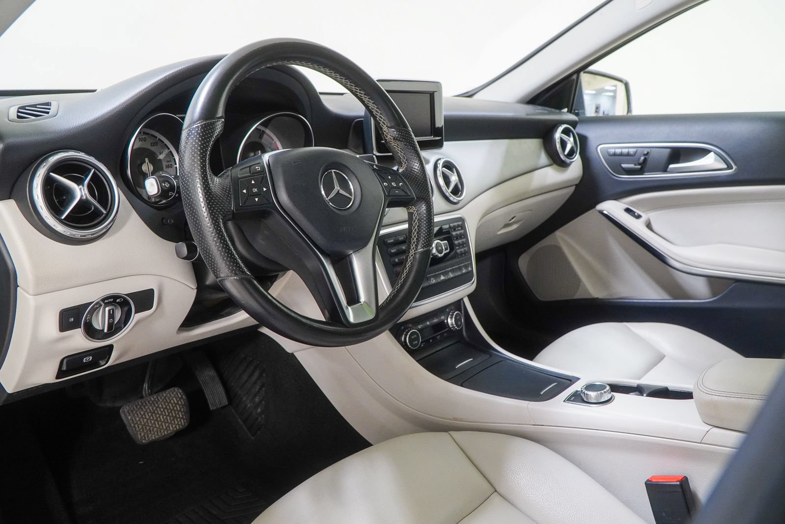 Used 2015 Mercedes-Benz GLA 250 4MATIC image 21