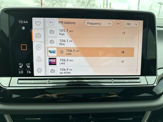 Certified 2023 GMC Acadia SLT w/ Preferred Package image 15